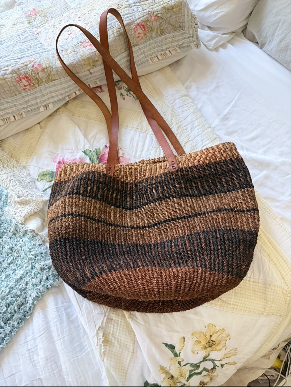 Vintage woven straw market bag with natural leather straps